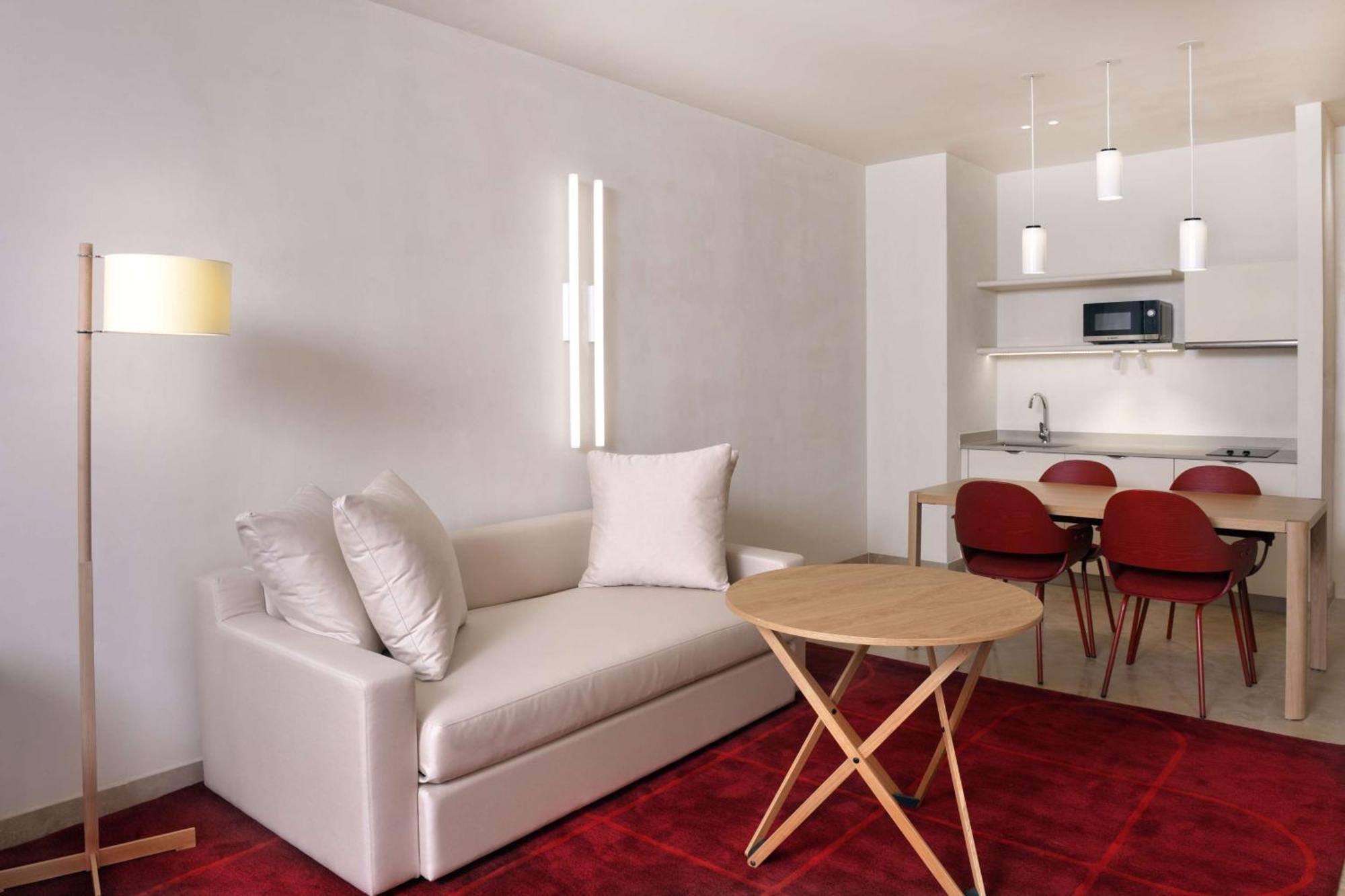 Doubletree By Hilton Ben Guerir Hotel & Residences Benguerir Dış mekan fotoğraf