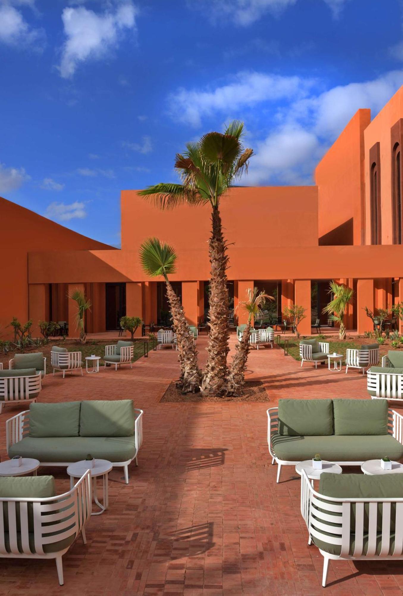 Doubletree By Hilton Ben Guerir Hotel & Residences Benguerir Dış mekan fotoğraf