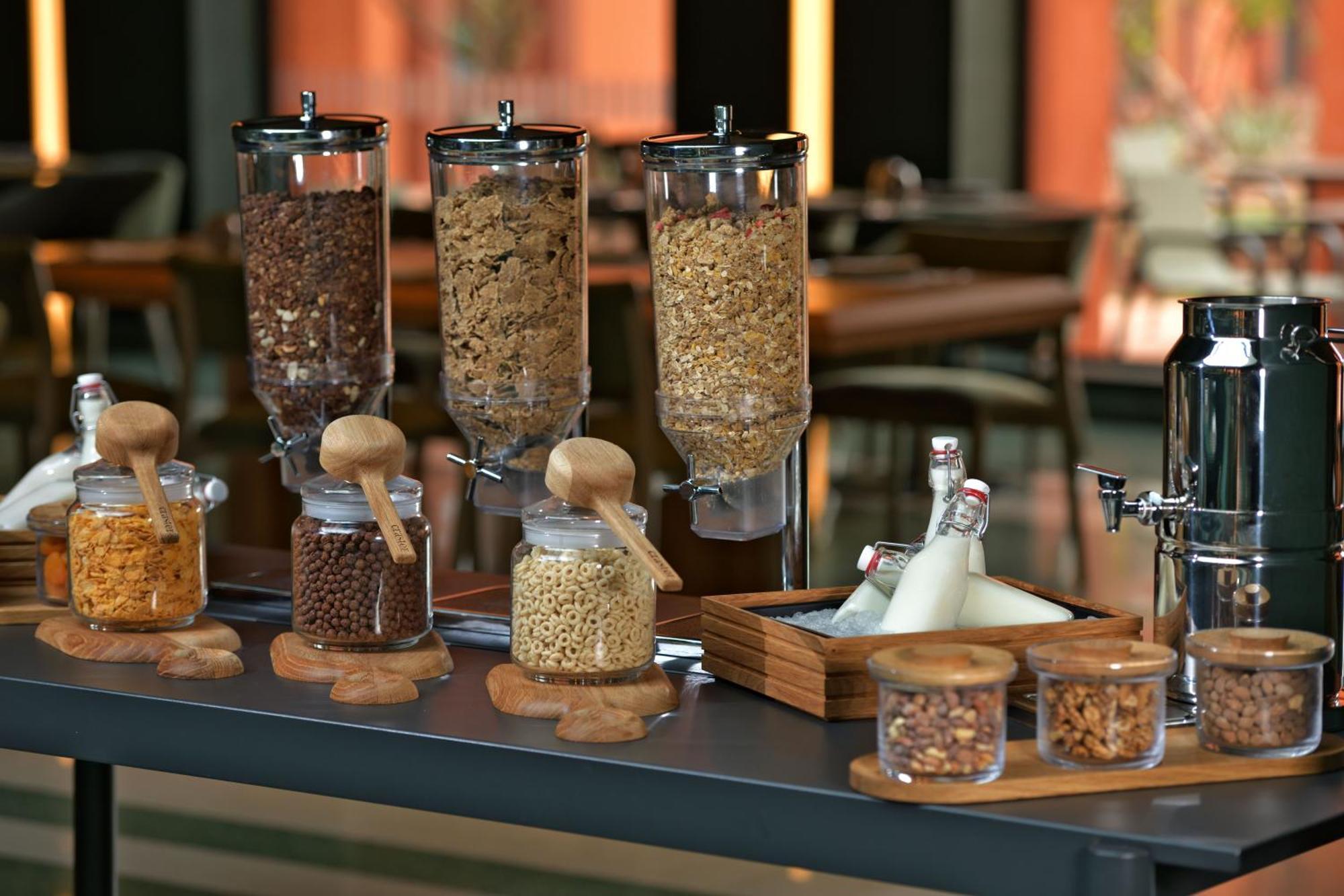 Doubletree By Hilton Ben Guerir Hotel & Residences Benguerir Dış mekan fotoğraf
